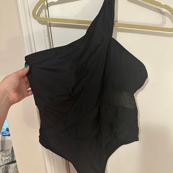 SHEIN Plain Contrast Mesh One Shoulder One Piece Swimsuit - Picture 2 of 7